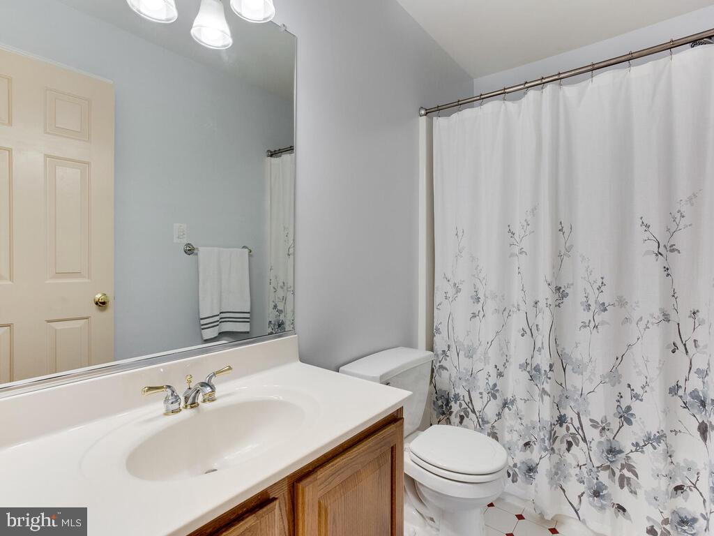4320 Dunn Road Huntingtown, MD 20639 - Photo 14 of 47 Hallway Full Bathroom - Upper Level