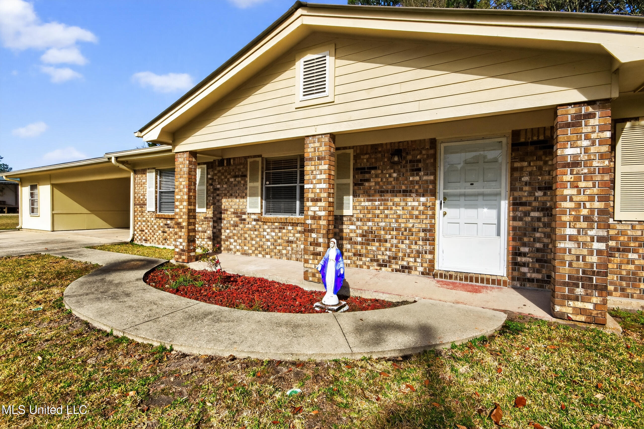 13700 Deneen Road Vancleave, MS 39565 - Photo 36 of 38 Front porch
