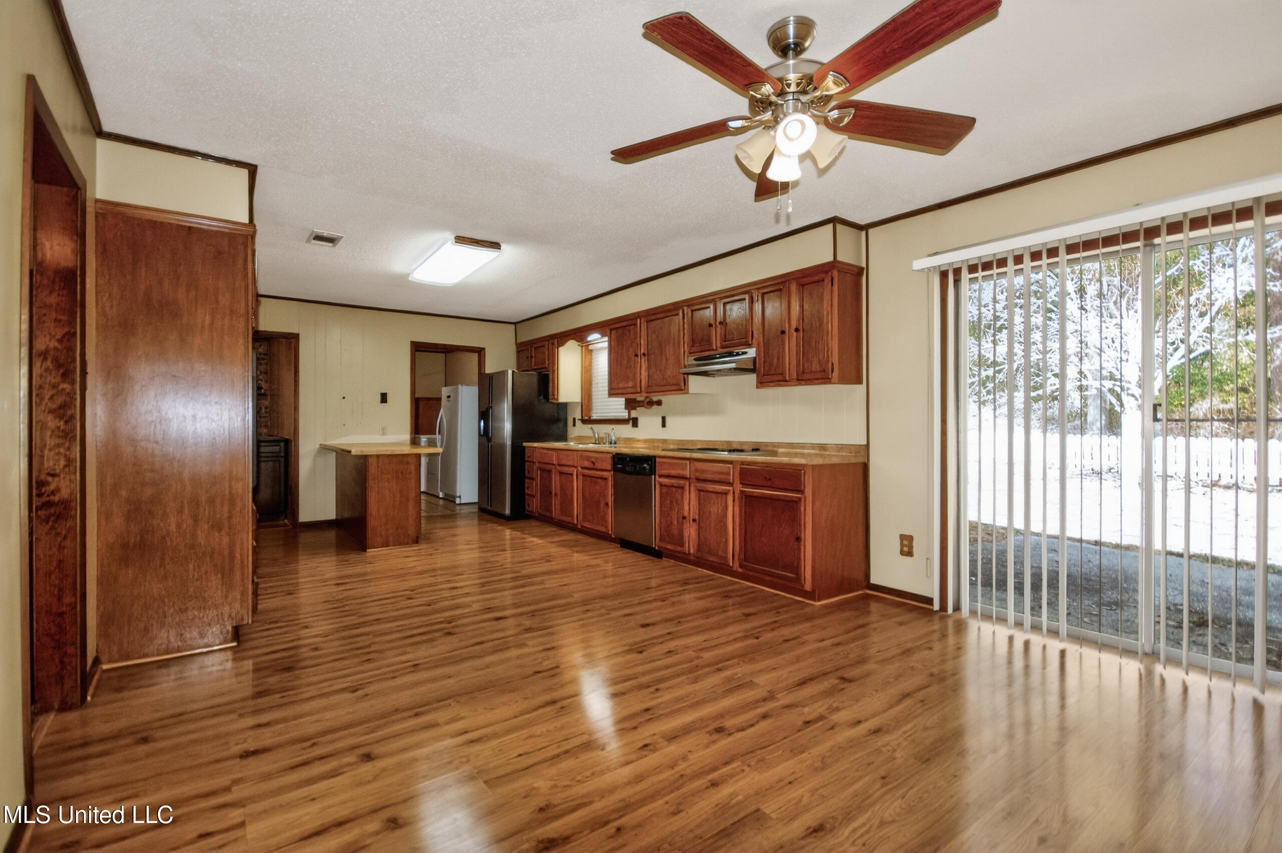 13700 Deneen Road Vancleave, MS 39565 - Photo 5 of 38 Kitchen with Dining