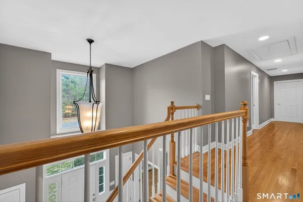 $899,900 | 5 Fenwick Drive, Avon, CT 06001