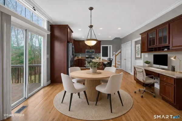 $899,900 | 5 Fenwick Drive, Avon, CT 06001