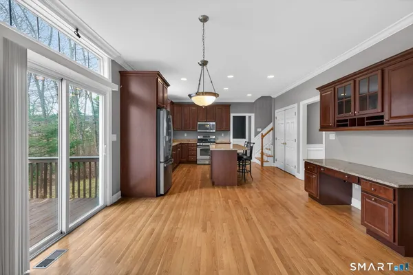 $899,900 | 5 Fenwick Drive, Avon, CT 06001