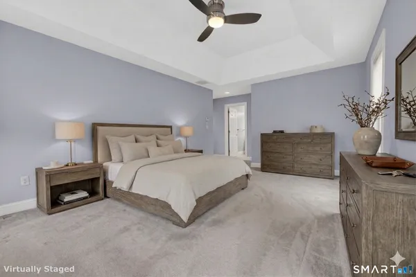 $899,900 | 5 Fenwick Drive, Avon, CT 06001