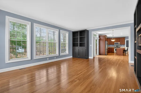 $899,900 | 5 Fenwick Drive, Avon, CT 06001