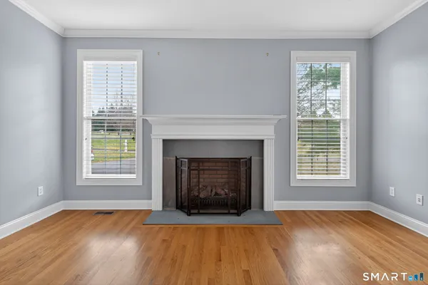 $899,900 | 5 Fenwick Drive, Avon, CT 06001