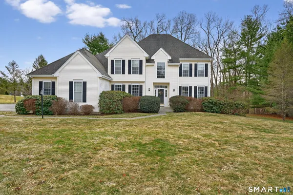 $899,900 | 5 Fenwick Drive, Avon, CT 06001