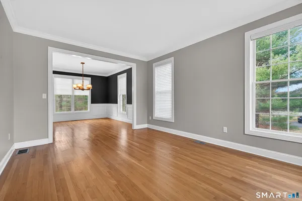 $899,900 | 5 Fenwick Drive, Avon, CT 06001