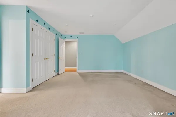 $899,900 | 5 Fenwick Drive, Avon, CT 06001