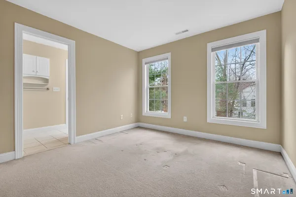 $899,900 | 5 Fenwick Drive, Avon, CT 06001