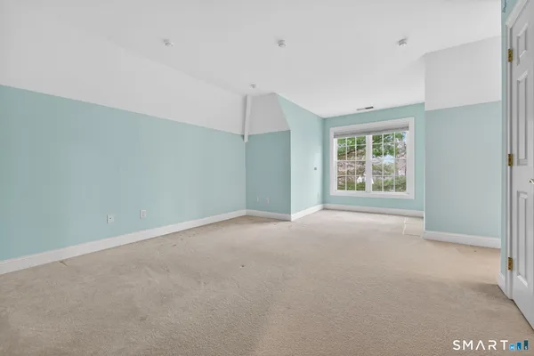 $899,900 | 5 Fenwick Drive, Avon, CT 06001