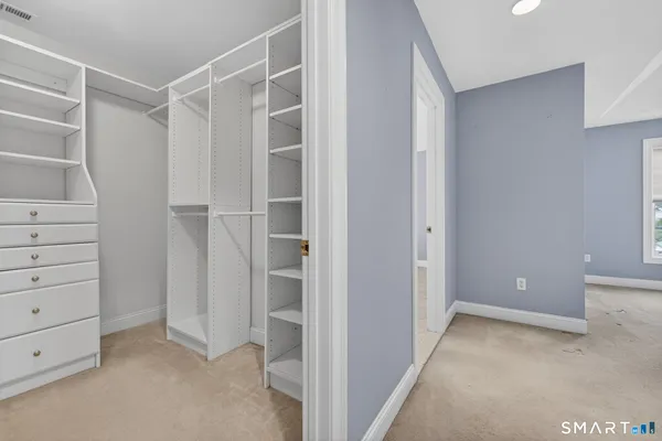 $899,900 | 5 Fenwick Drive, Avon, CT 06001