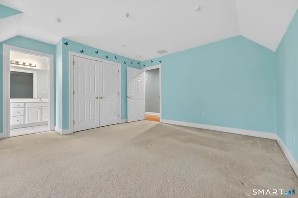 $899,900 | 5 Fenwick Drive, Avon, CT 06001