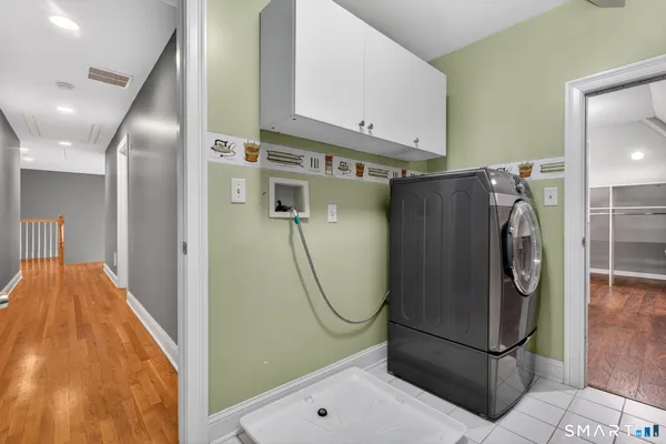 $899,900 | 5 Fenwick Drive, Avon, CT 06001