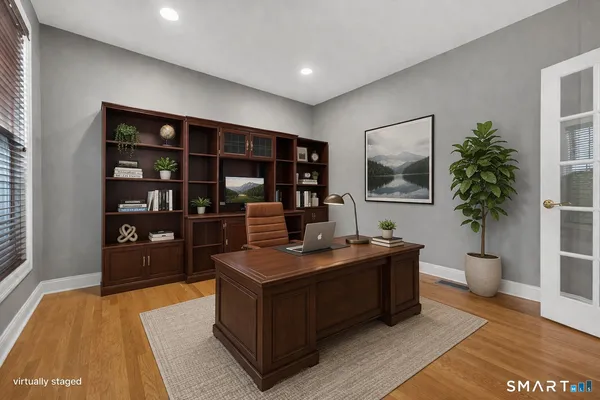 $899,900 | 5 Fenwick Drive, Avon, CT 06001