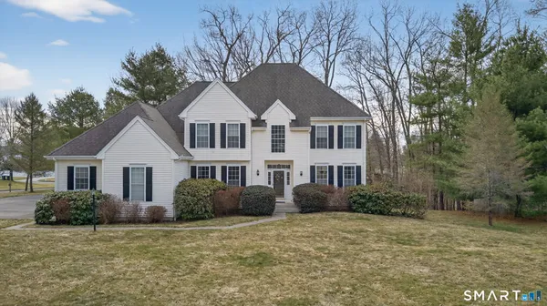 $899,900 | 5 Fenwick Drive, Avon, CT 06001