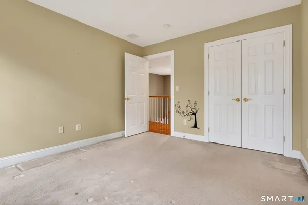 $899,900 | 5 Fenwick Drive, Avon, CT 06001