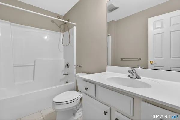 $899,900 | 5 Fenwick Drive, Avon, CT 06001