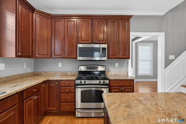 $899,900 | 5 Fenwick Drive, Avon, CT 06001