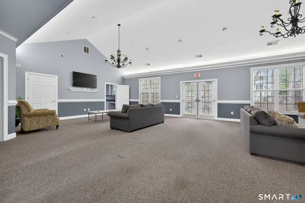 $899,900 | 5 Fenwick Drive, Avon, CT 06001