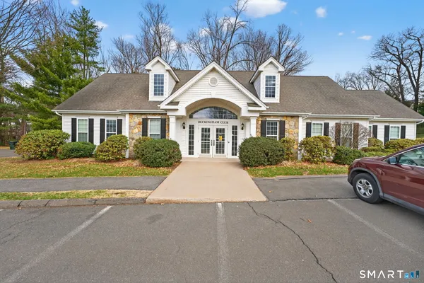 $899,900 | 5 Fenwick Drive, Avon, CT 06001