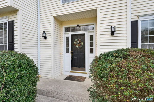 $899,900 | 5 Fenwick Drive, Avon, CT 06001