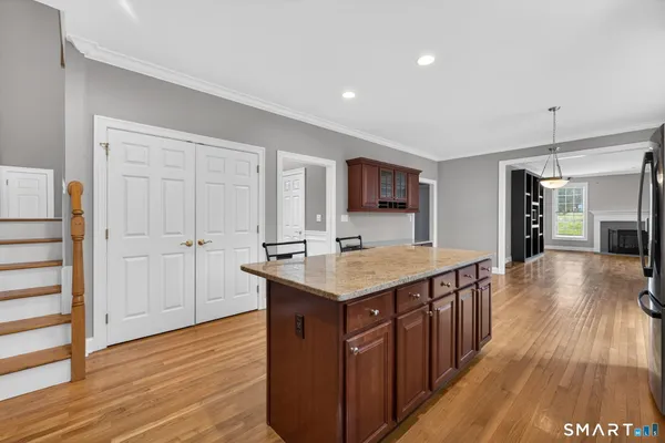 $899,900 | 5 Fenwick Drive, Avon, CT 06001