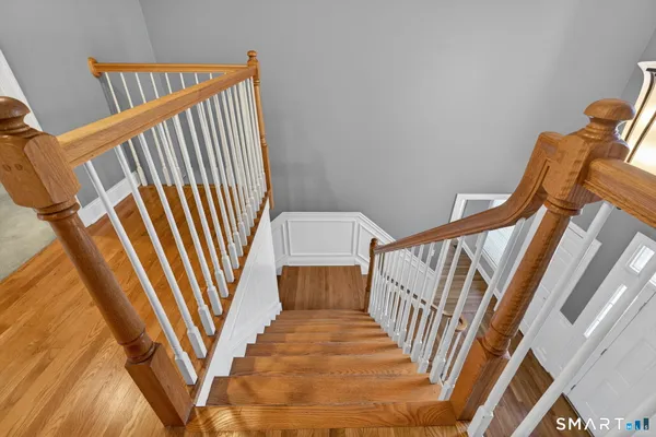$899,900 | 5 Fenwick Drive, Avon, CT 06001