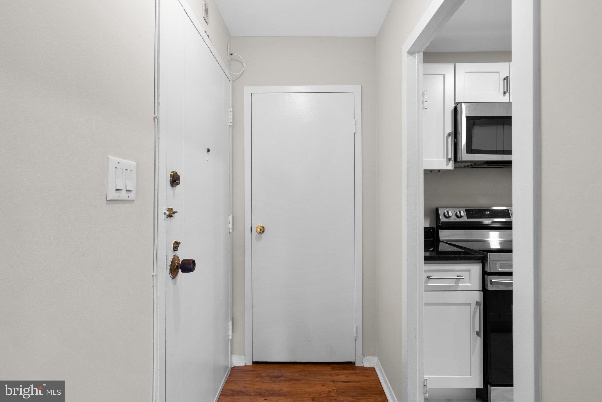 9701 Fields Road, Unit 1704 Gaithersburg, MD 20878 - Photo 20 of 42