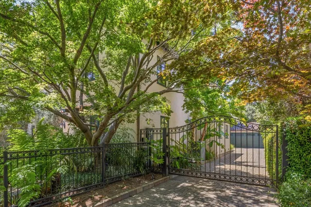 $18,995 | 590 Center Drive, Palo Alto, CA 94301