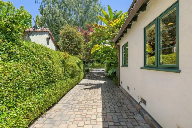 $18,995 | 590 Center Drive, Palo Alto, CA 94301