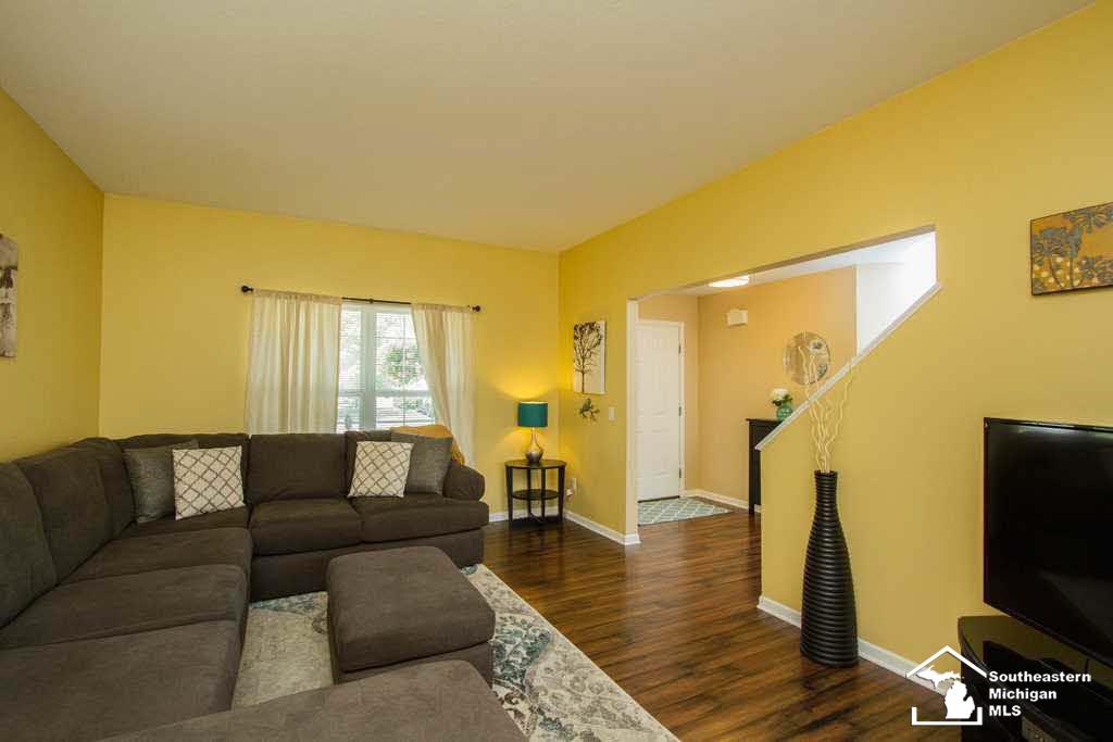 917 Hunting Creek Road Temperance, MI 48182 - Photo 6 of 42 21175752-5.JPG