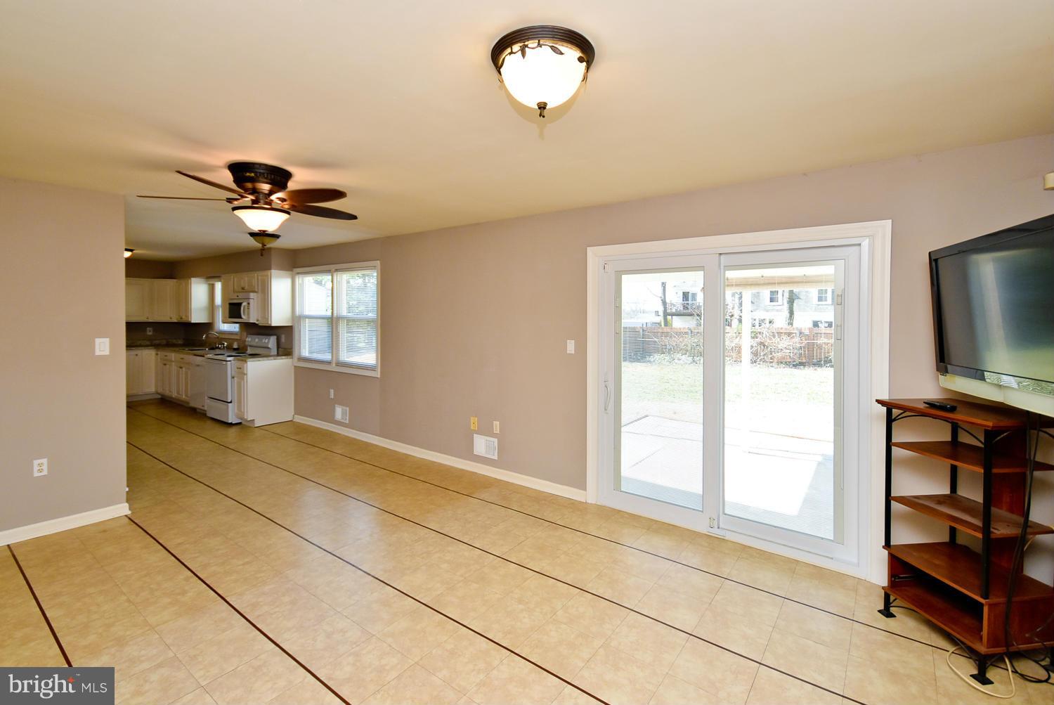 9209 Ivanhoe Road Fort Washington, MD 20744 - Photo 11 of 29 Access to Rear Patio