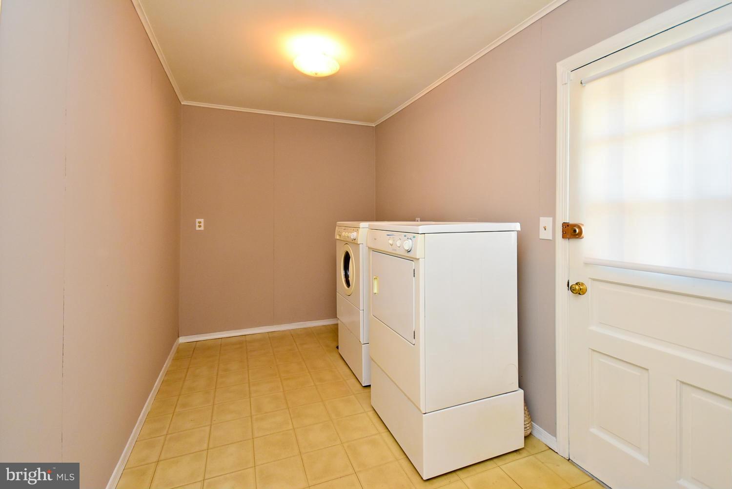 9209 Ivanhoe Road Fort Washington, MD 20744 - Photo 9 of 29 Separate Laundry Room)