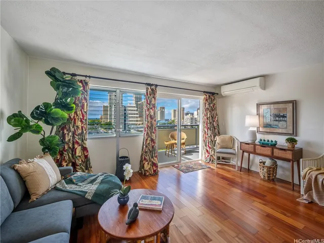 $399,000 | 509 University Avenue, Unit 1003, Honolulu, HI 96826