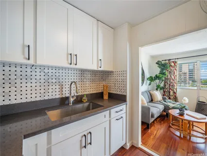 $399,000 | 509 University Avenue, Unit 1003, Honolulu, HI 96826