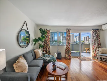 $399,000 | 509 University Avenue, Unit 1003, Honolulu, HI 96826