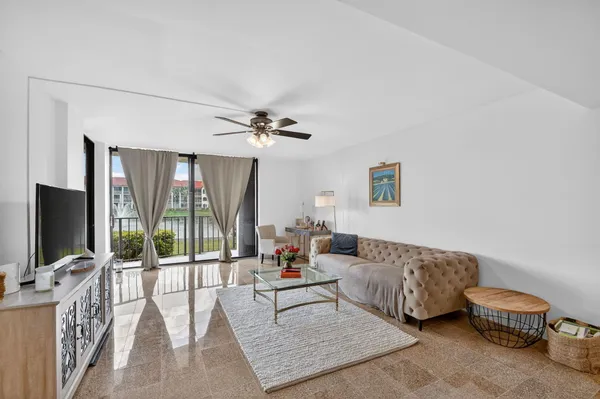 $285,000 | 7030 Half Moon Circle, Unit 117, Hypoluxo, FL 33462