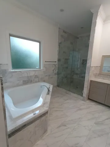 a view of a pathway with a yard