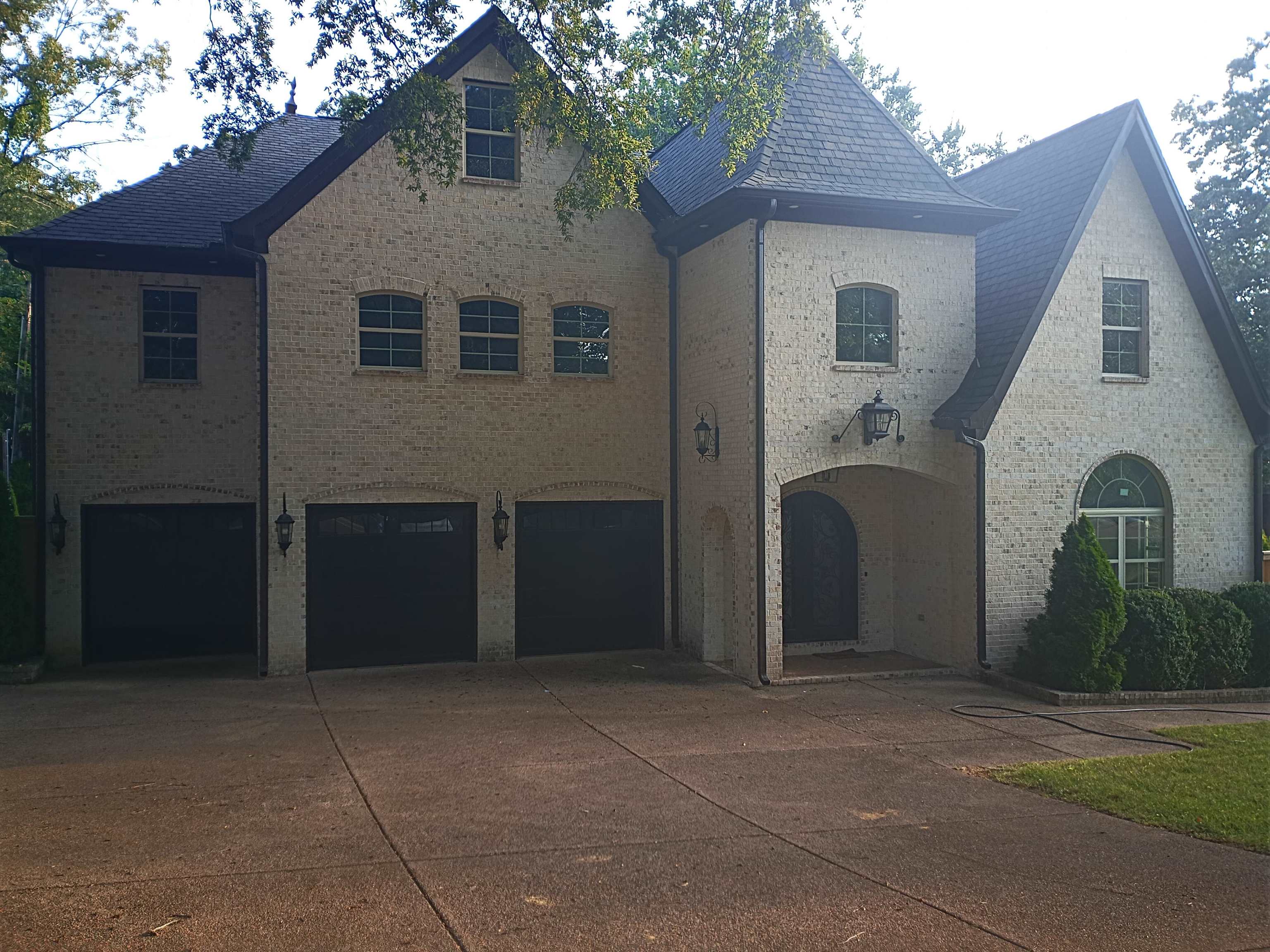 5690 Walnut Grove Road Memphis, TN 38120 - Photo 2 of 40 a front view of a house with a yard