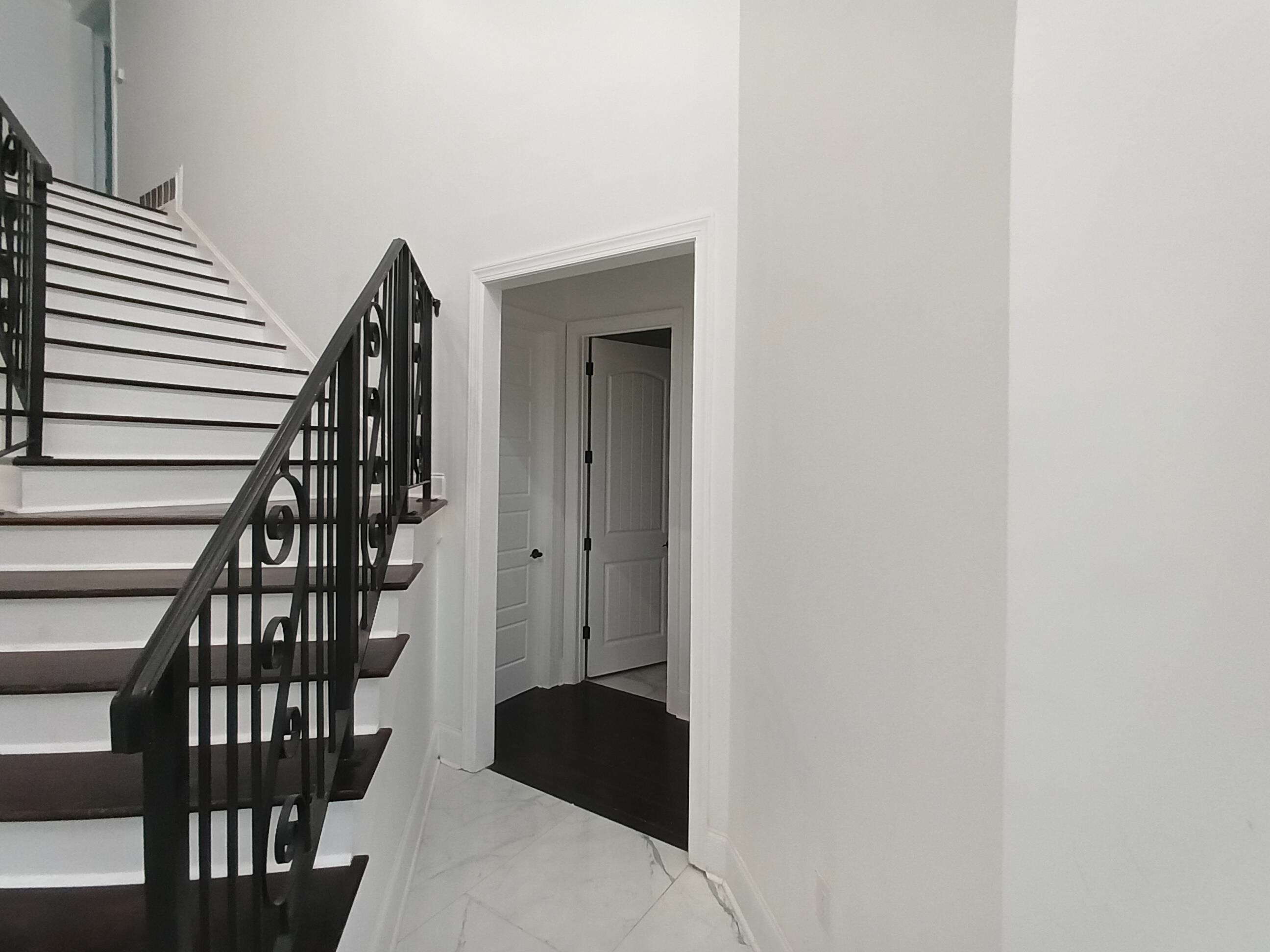 5690 Walnut Grove Road Memphis, TN 38120 - Photo 24 of 40 a view of a hallway with stairs