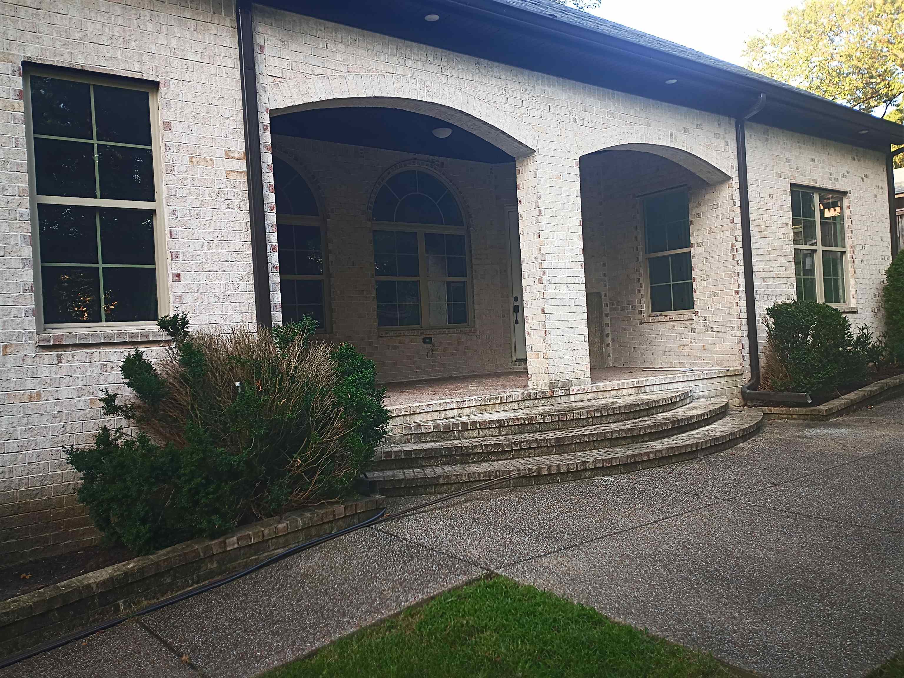 5690 Walnut Grove Road Memphis, TN 38120 - Photo 3 of 40 a front view of a house with a garden