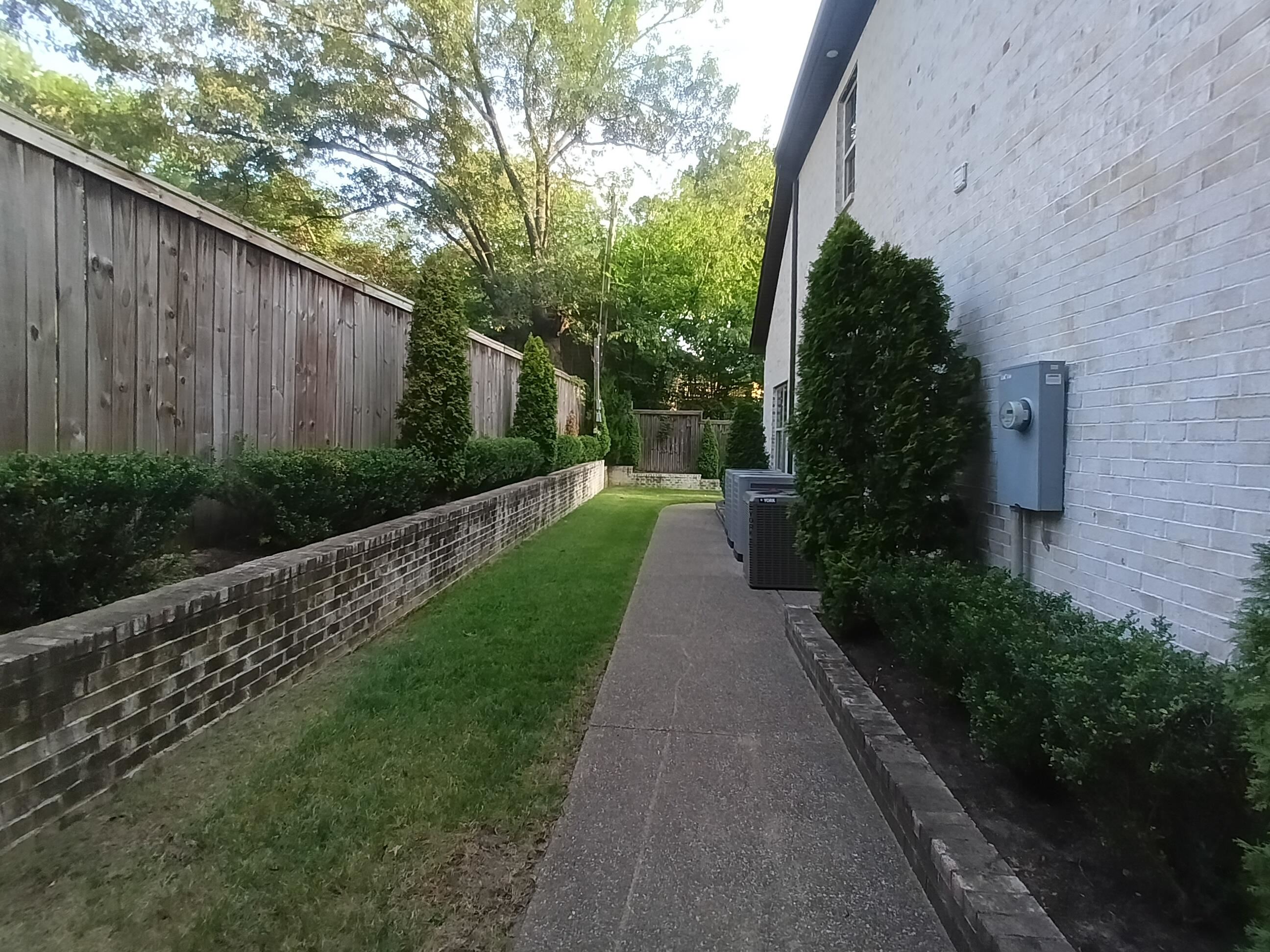 5690 Walnut Grove Road Memphis, TN 38120 - Photo 38 of 40 a view of a pathway with a garden