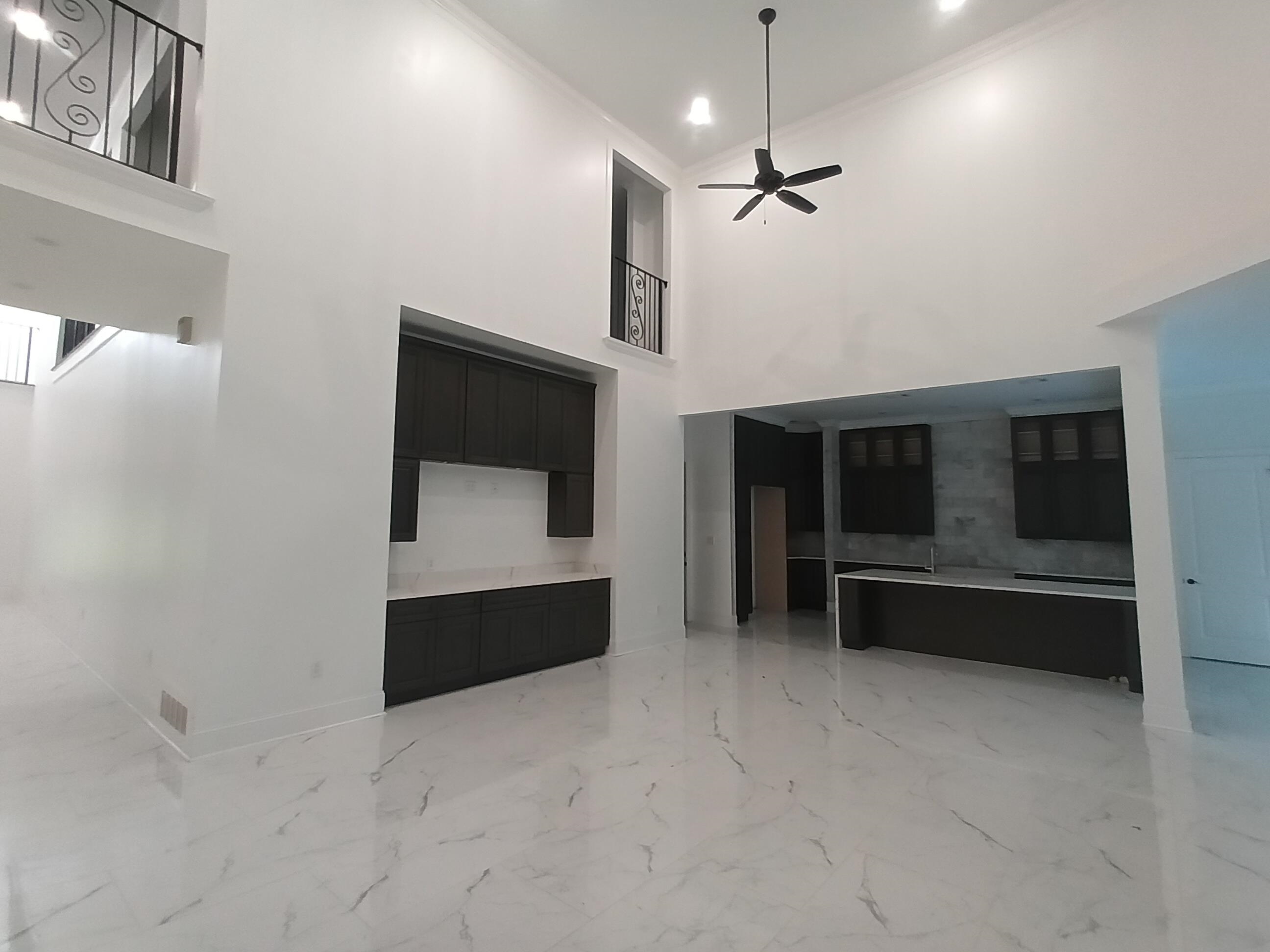 5690 Walnut Grove Road Memphis, TN 38120 - Photo 6 of 40 a living room with furniture