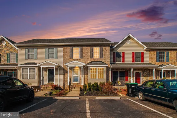 $305,000 | 174 Founders Way, Strasburg, VA 22657