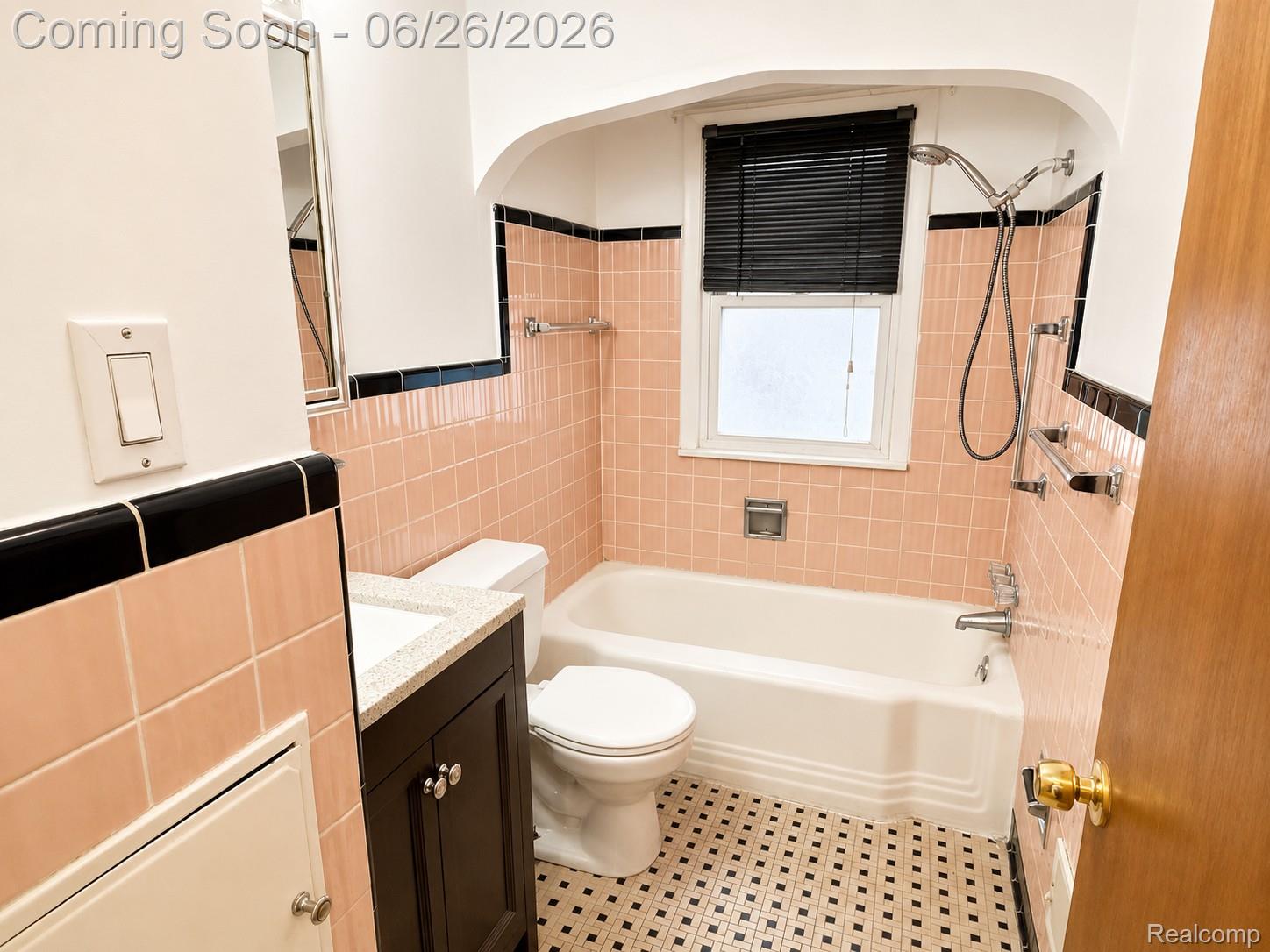 8056 Central Street Center Line, MI 48015 - Photo 11 of 25 301.jpeg