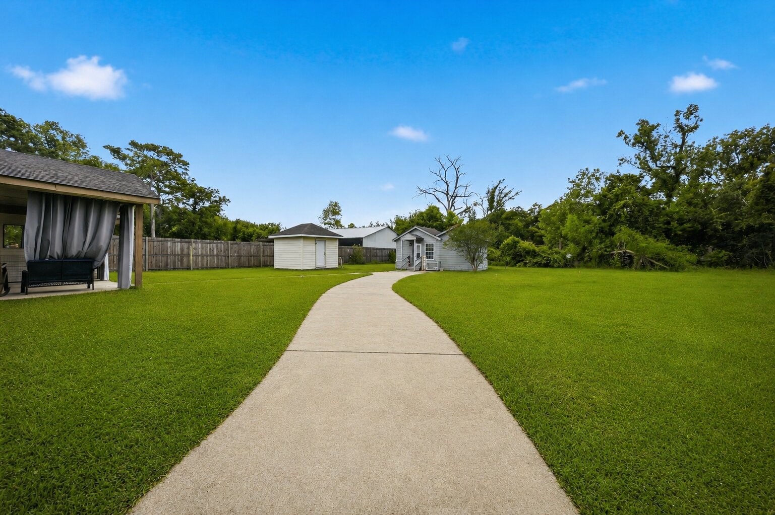 4606 Terrell Street Houston, TX 77093 - Photo 27 of 41 Virtually Cleaned Up