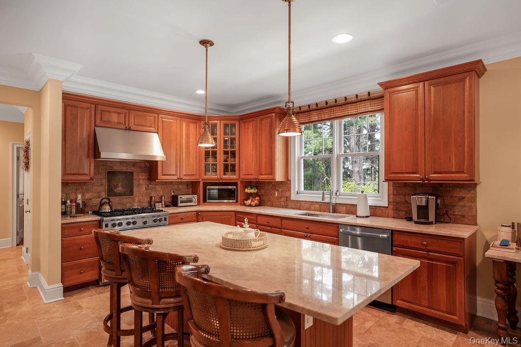 899 Harborview Road Oyster Bay, NY 11765 - Photo 10 of 30