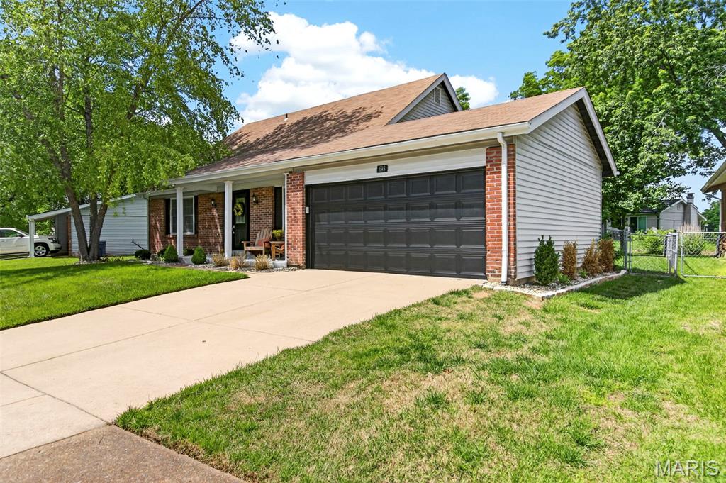 693 Rustic Valley Drive Ballwin, MO 63021 - Photo 2 of 40