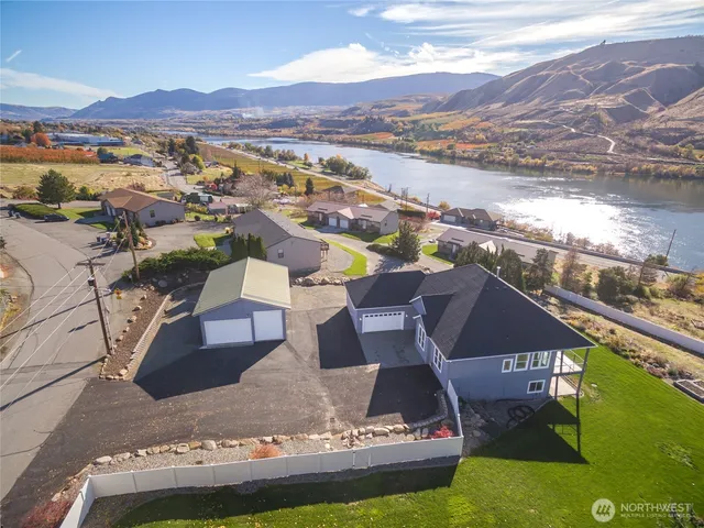 $999,900 | 972 Highline Drive, East Wenatchee, WA 98802