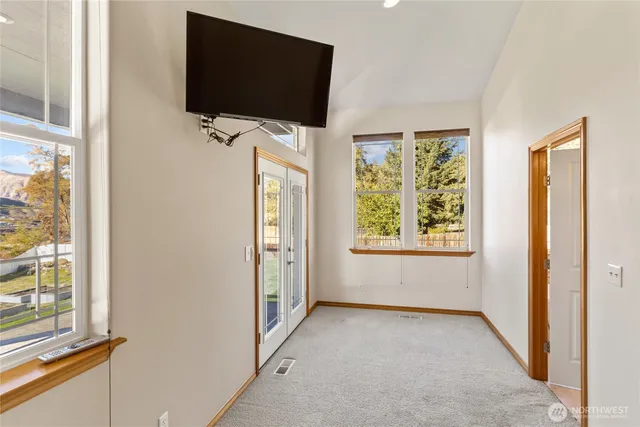 $999,900 | 972 Highline Drive, East Wenatchee, WA 98802